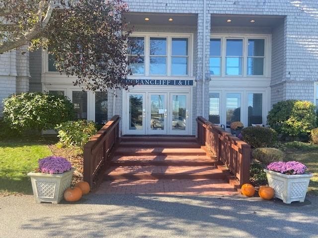 Condominium at 65 RIDGE Road UNIT P37, Newport, photo 2 of 22