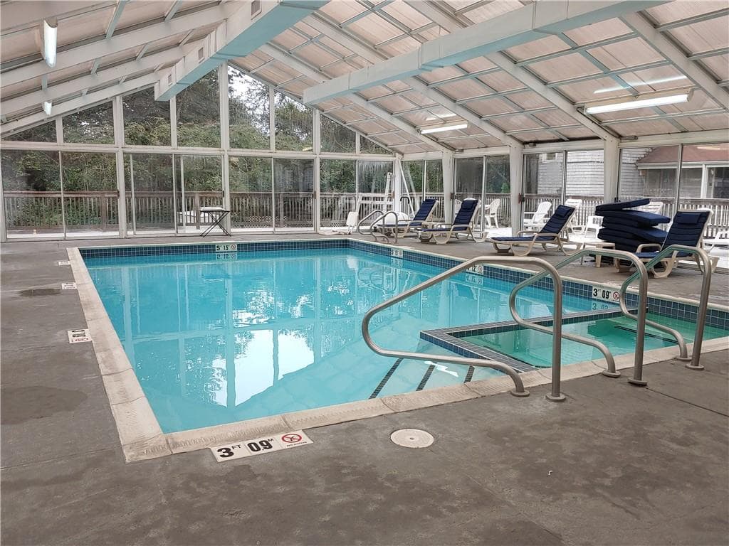 Condominium at 65 RIDGE Road UNIT P37, Newport, photo 5 of 22