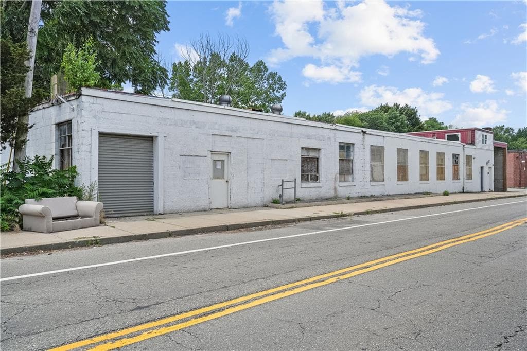 50 Waterman Avenue photo 2