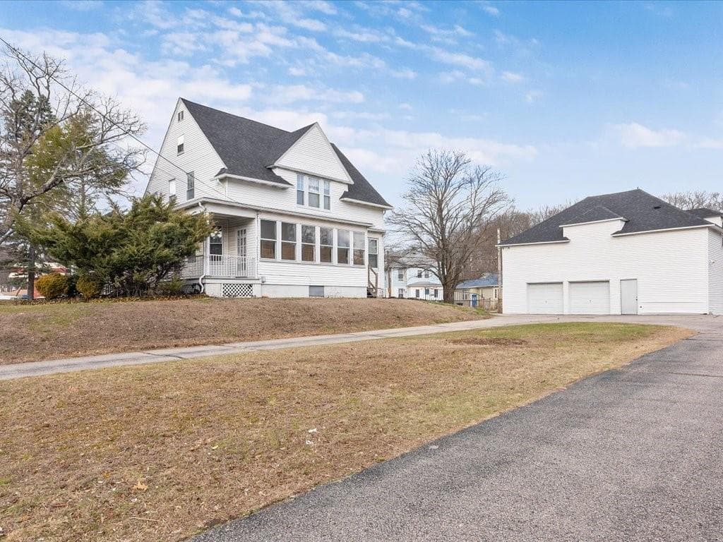 871 873 Harris Avenue photo 2