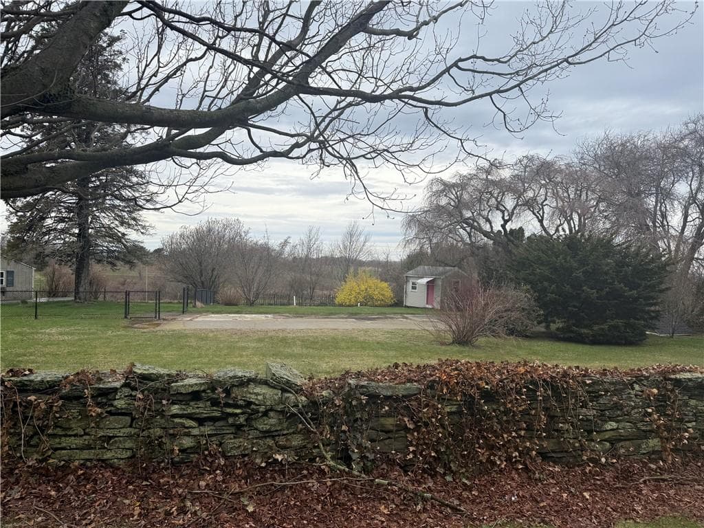 249 Middle Road photo 2