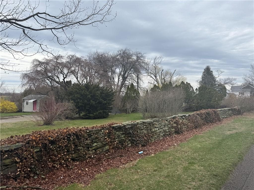249 Middle Road photo 6