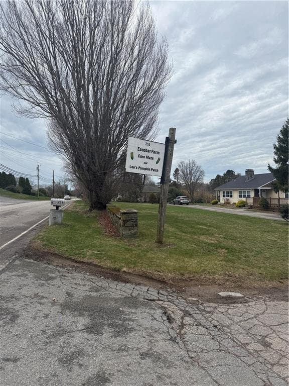 249 Middle Road photo 5