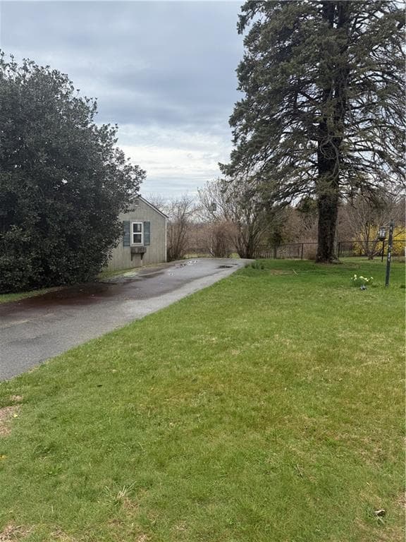 249 Middle Road photo 9