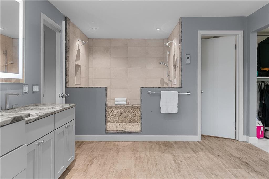 80 Clarendon Avenue photo 32
