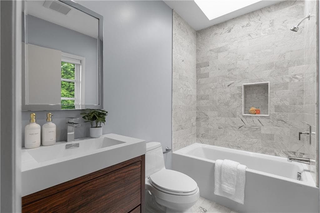 80 Clarendon Avenue photo 24
