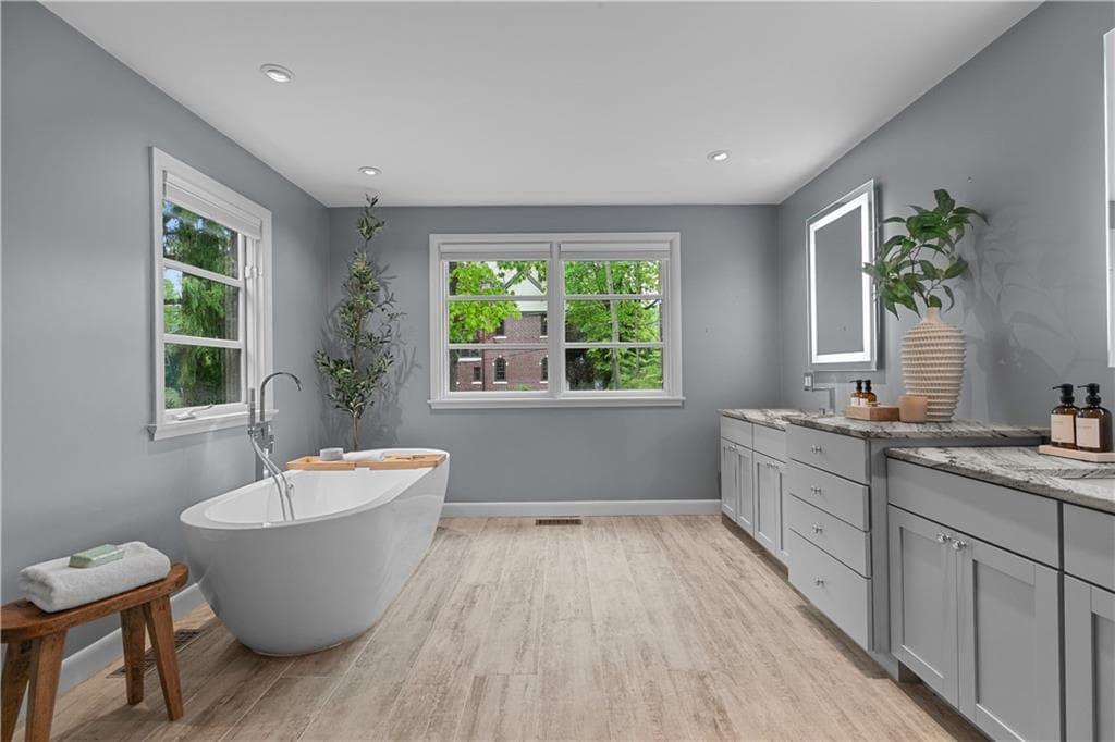 80 Clarendon Avenue photo 31