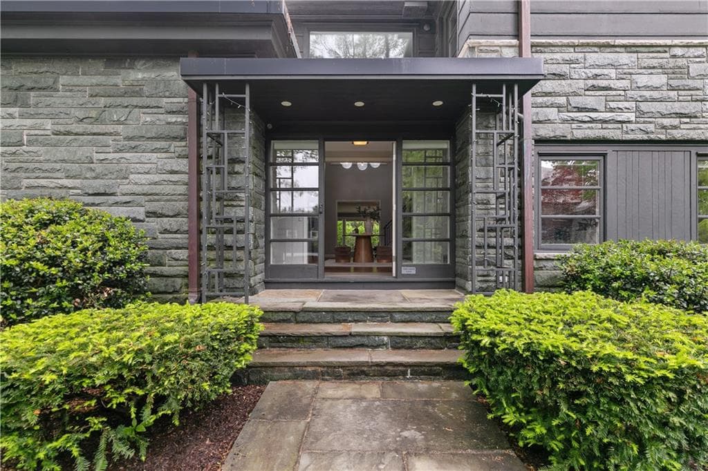 80 Clarendon Avenue photo 4