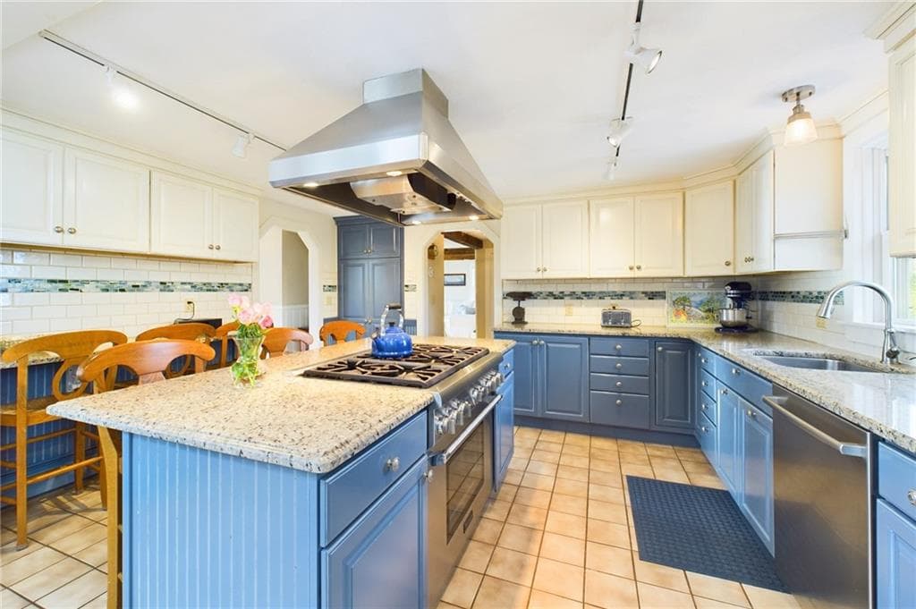 1087 Lakeside Drive photo 6