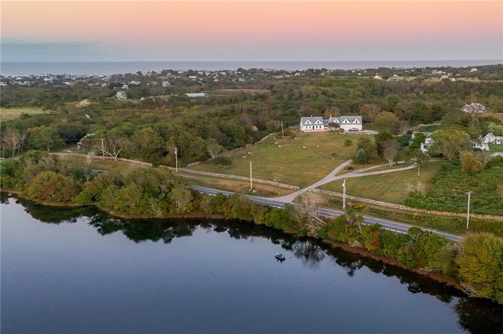 1087 Lakeside Drive photo 3