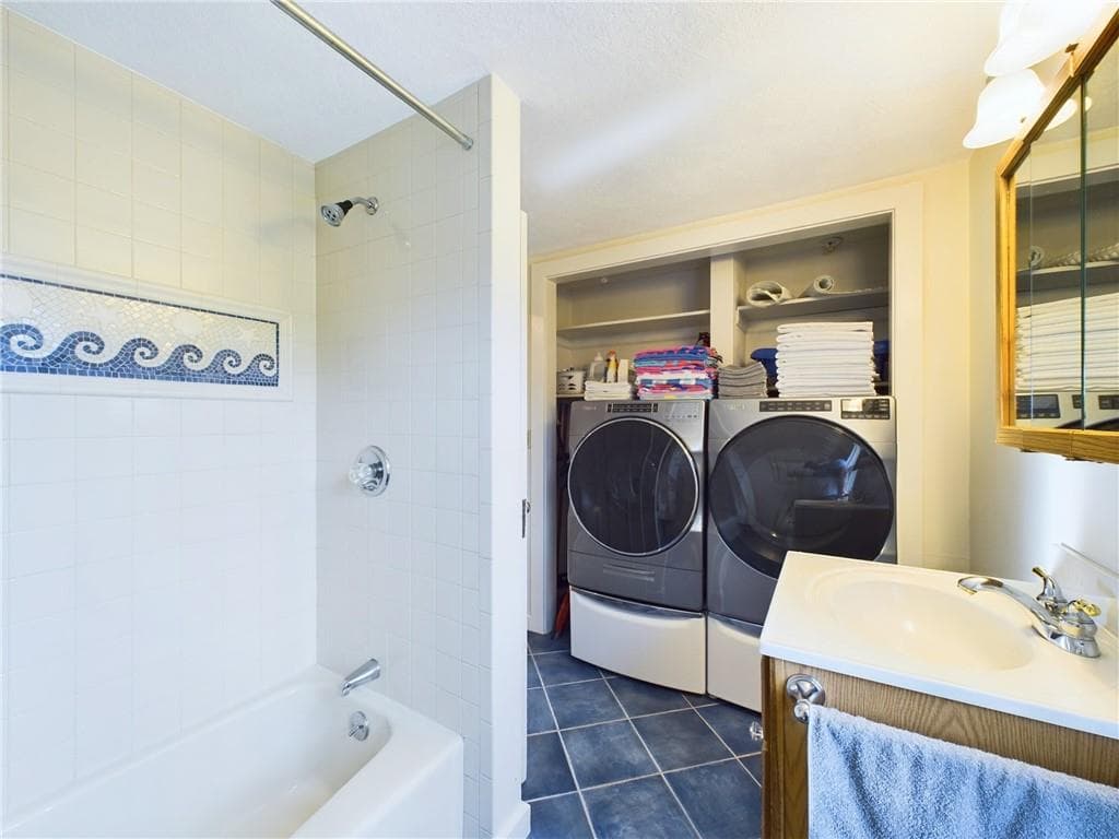 1087 Lakeside Drive photo 19