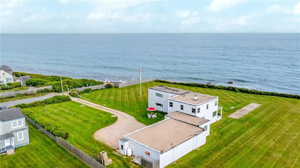 Single Family Residence at 2 Green Hill Avenue, South Kingstown, photo 6 of 20