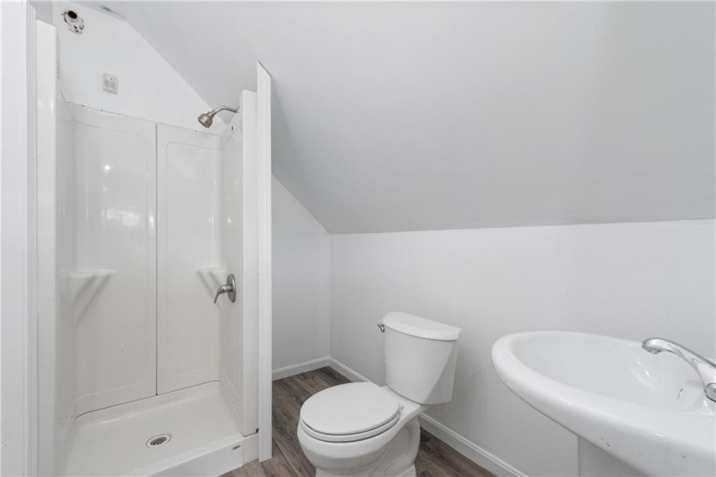 58 Hamlet Avenue photo 43