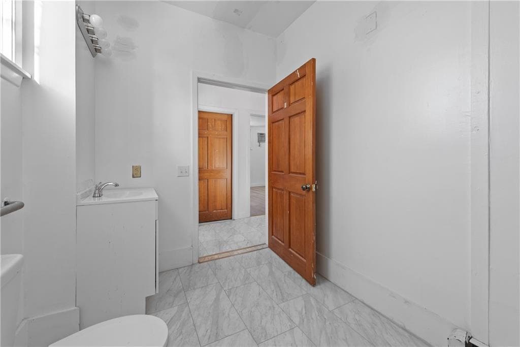 58 Hamlet Avenue photo 26
