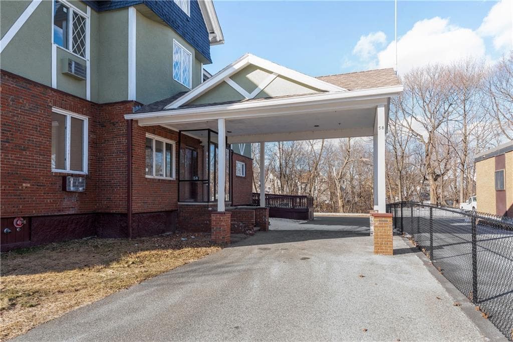 58 Hamlet Avenue