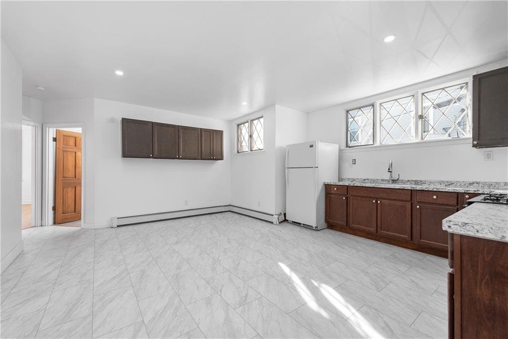 58 Hamlet Avenue photo 9