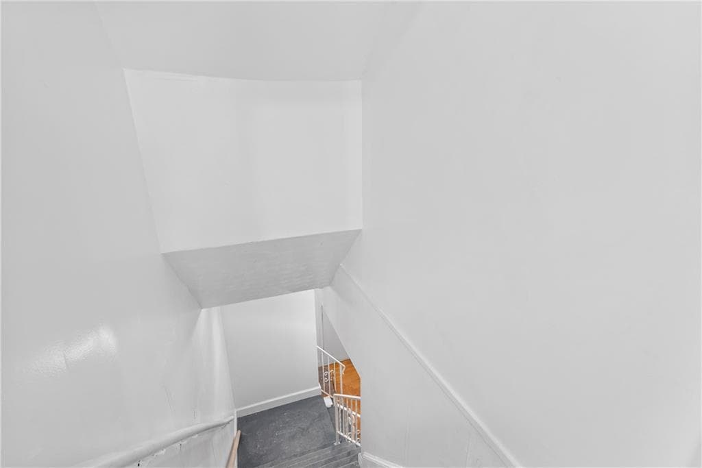 58 Hamlet Avenue photo 18