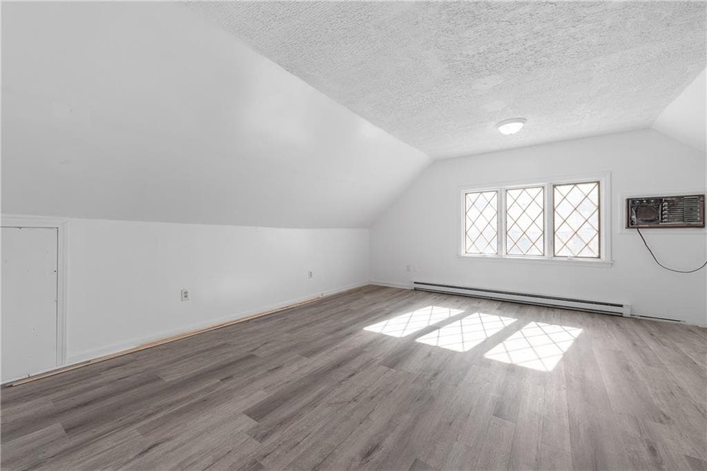 58 Hamlet Avenue photo 37