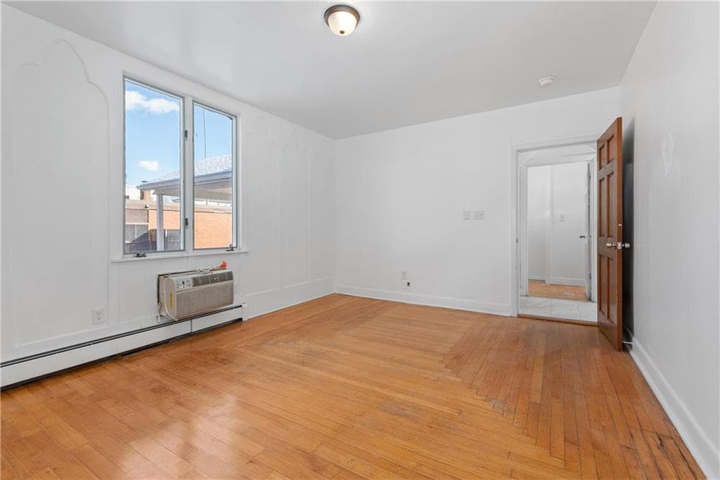 58 Hamlet Avenue photo 15