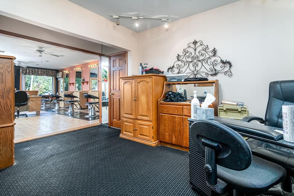 1822 1824 Warwick Avenue photo 14