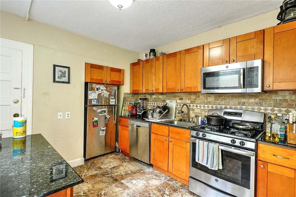 134 138 Irving Avenue photo 22