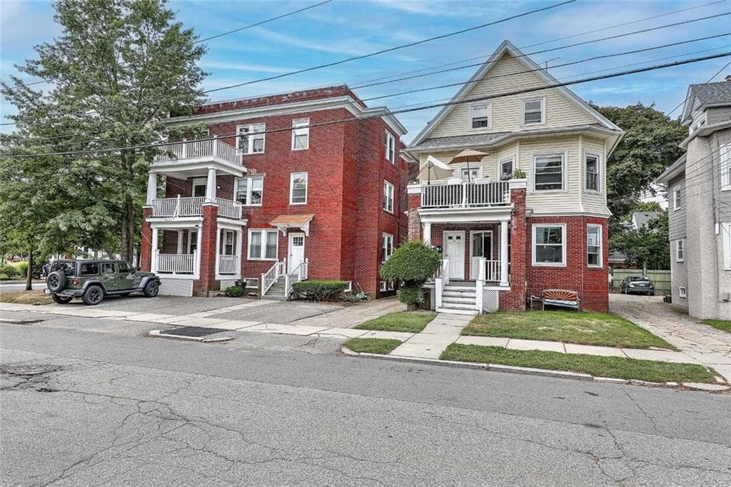 134 138 Irving Avenue photo 3