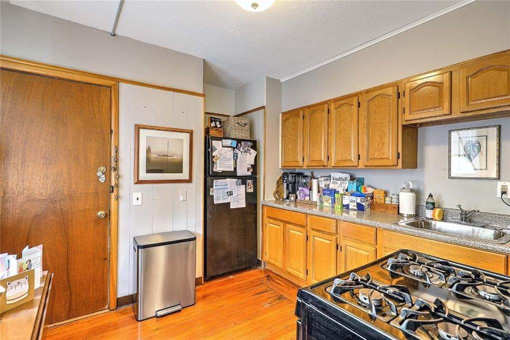 134 138 Irving Avenue photo 9