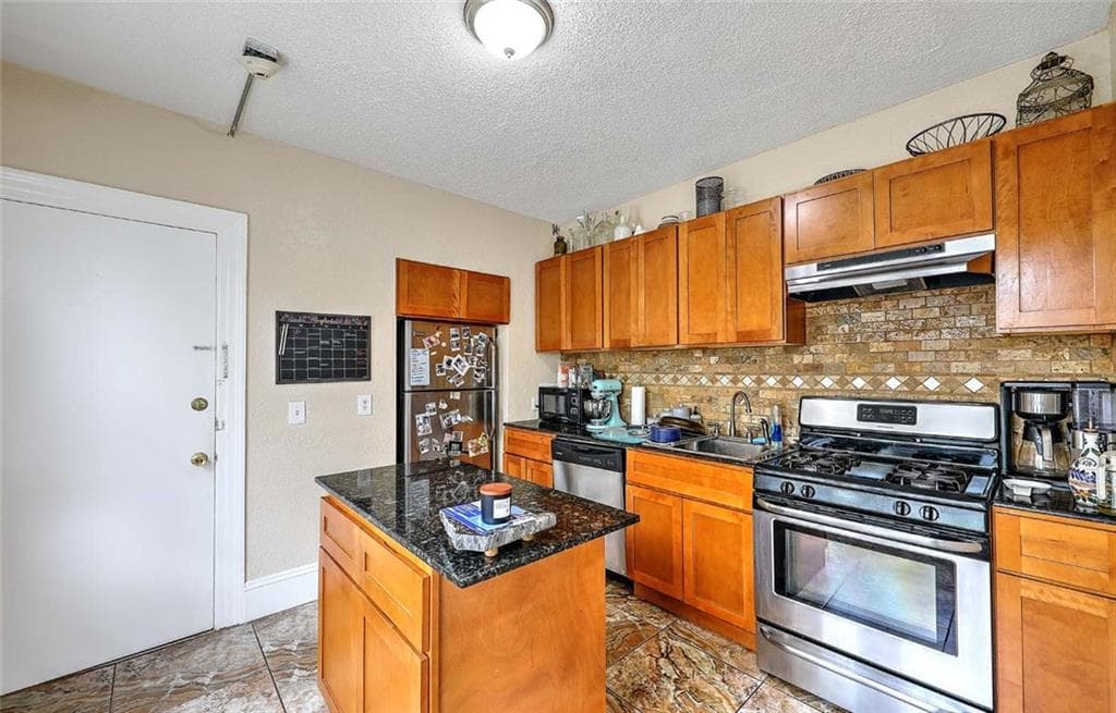 134 138 Irving Avenue photo 30