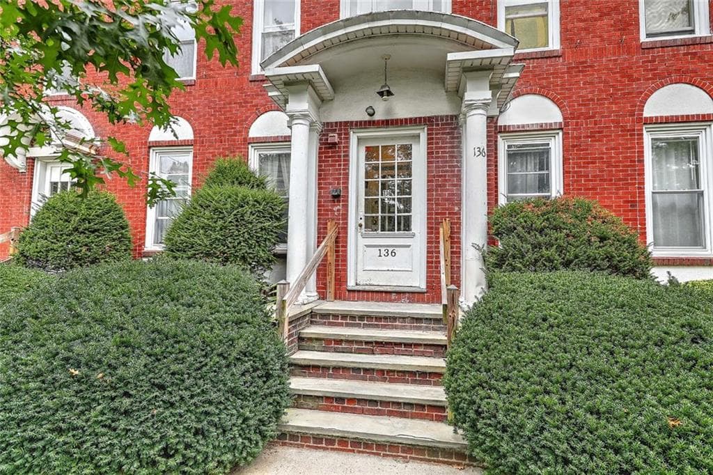 134 138 Irving Avenue photo 18