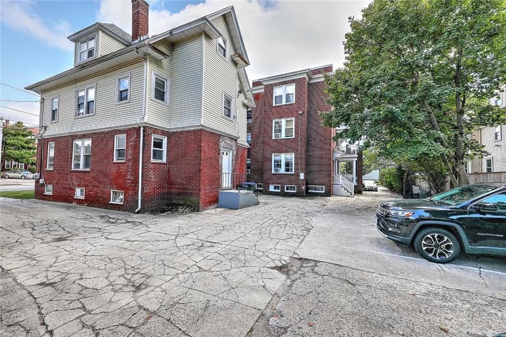 134 138 Irving Avenue photo 50