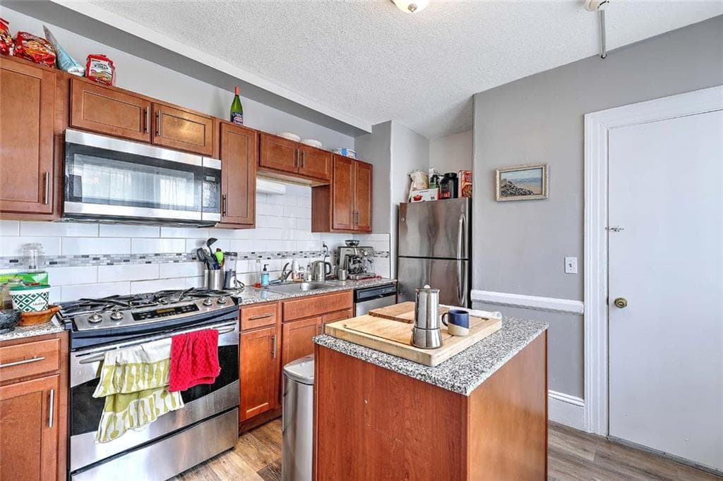 134 138 Irving Avenue photo 15