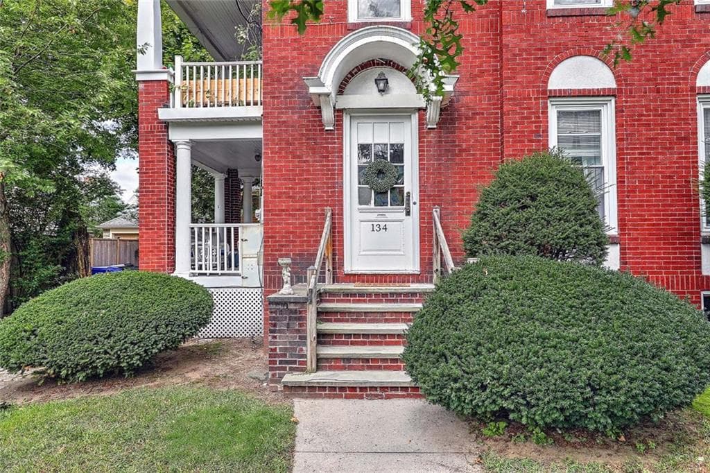 134 138 Irving Avenue photo 4