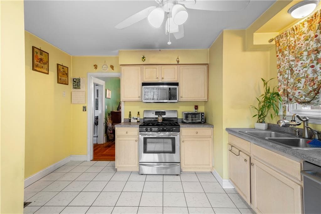 Single Family Residence at 53 Wampanoag Trail, East Providence, photo 6 of 34