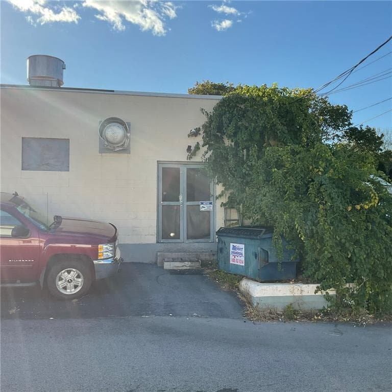 1557 Plainfield Pike photo 9