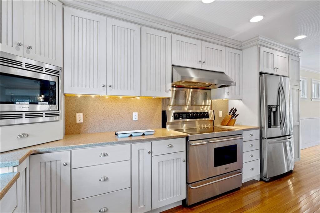 Single Family Residence at 169 Narragansett Boulevard, Portsmouth, photo 17 of 50