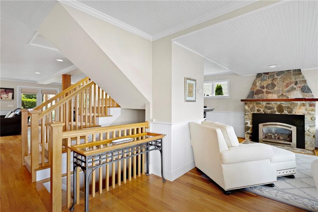 Single Family Residence at 169 Narragansett Boulevard, Portsmouth, photo 16 of 50