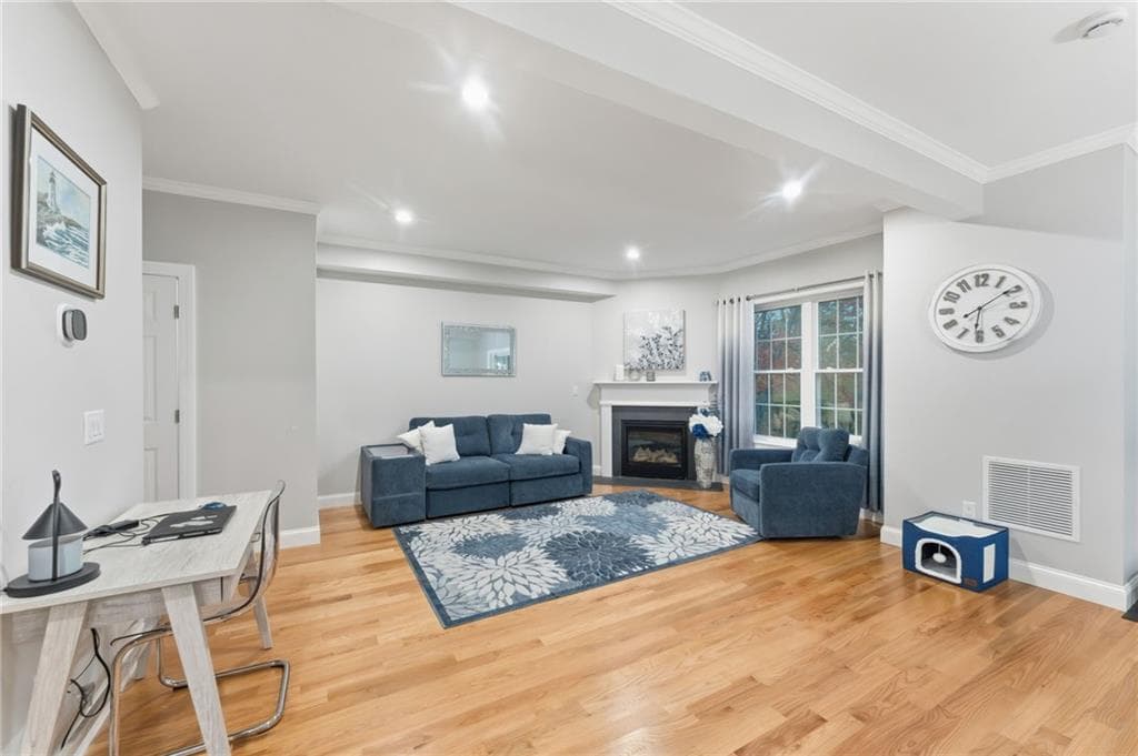 Condominium at 1504 Hunting Hill Drive, Cumberland, photo 12 of 46