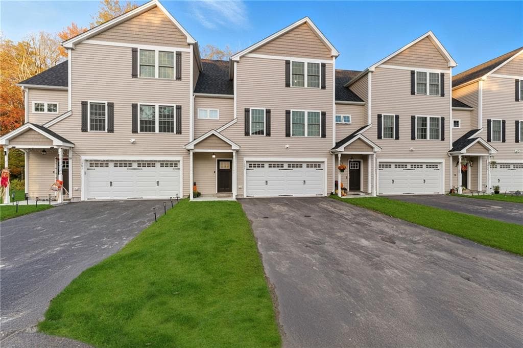 Condominium at 1504 Hunting Hill Drive, Cumberland, photo 41 of 46