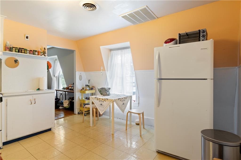 176 Williams Street photo 23