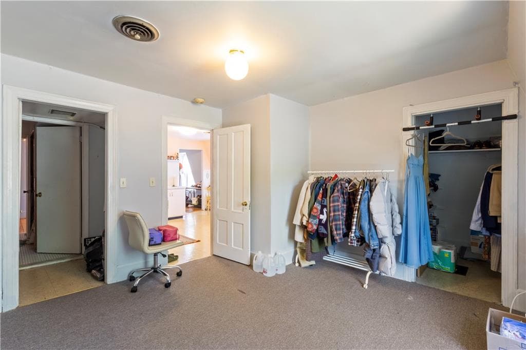 176 Williams Street photo 27