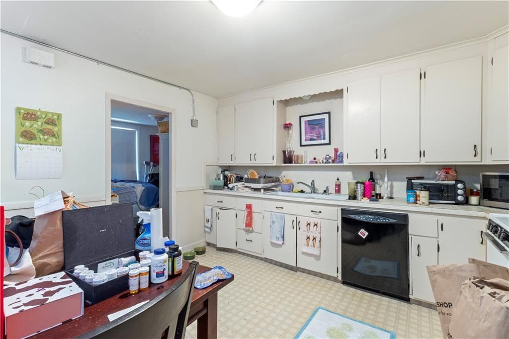 176 Williams Street photo 2
