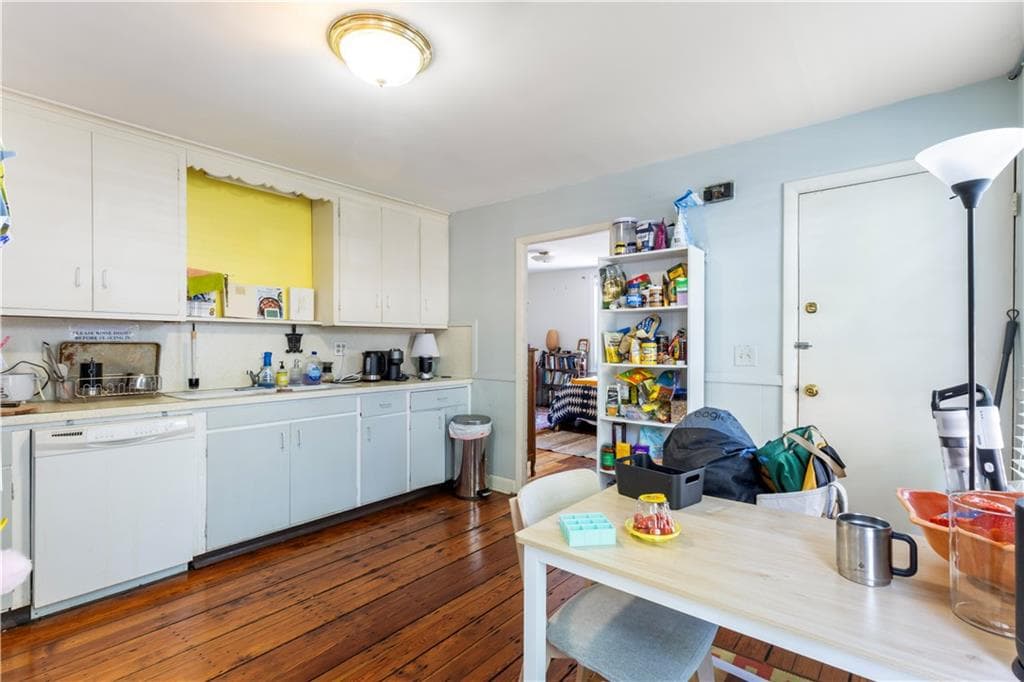 176 Williams Street photo 42
