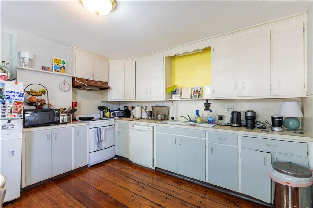 176 Williams Street photo 43