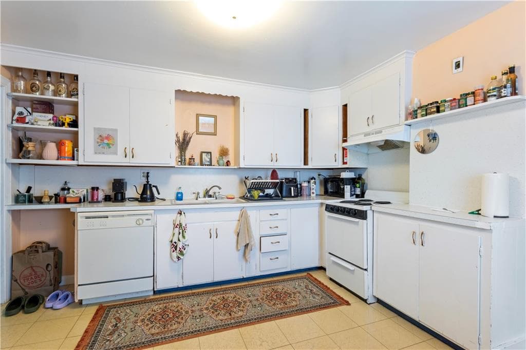 176 Williams Street photo 22