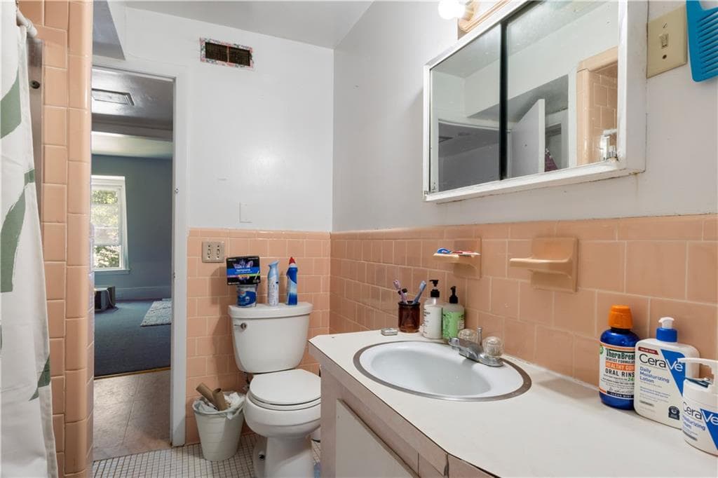 176 Williams Street photo 28