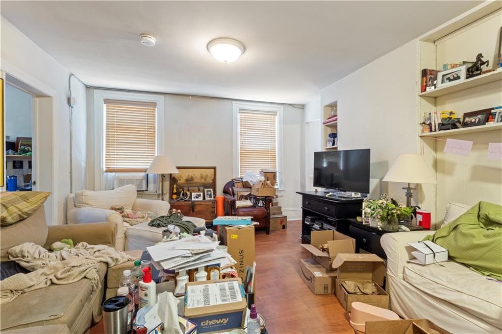176 Williams Street photo 5