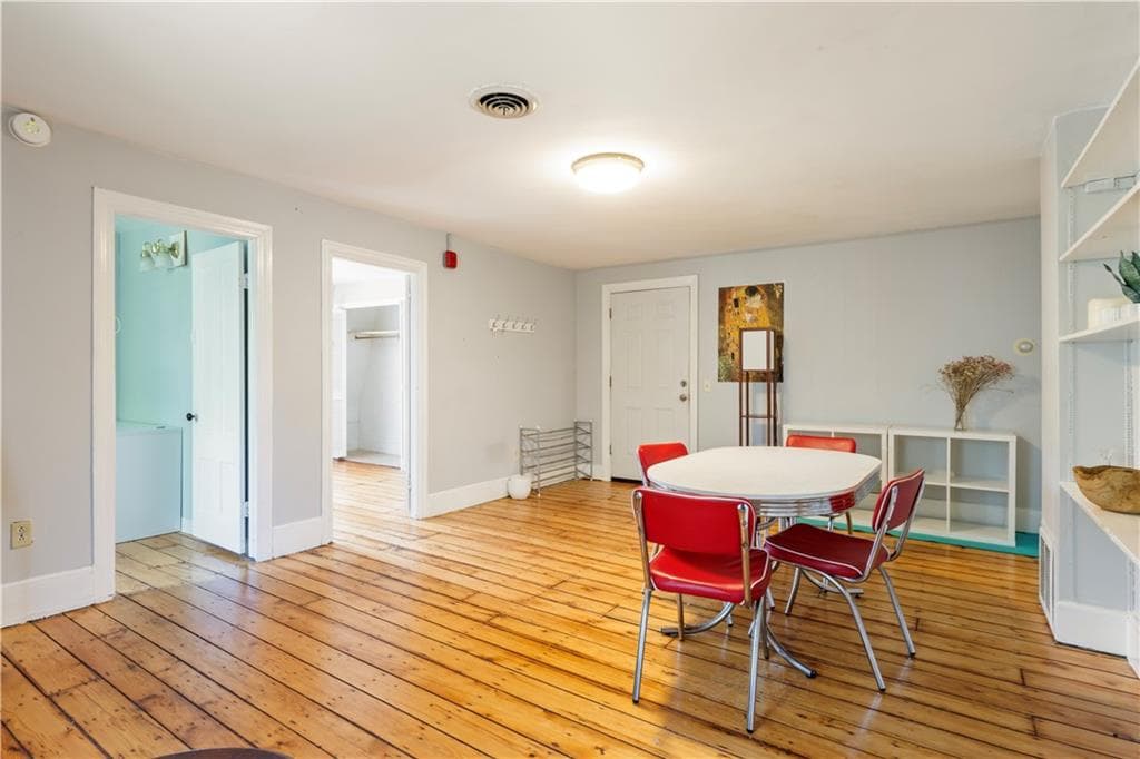 176 Williams Street photo 30