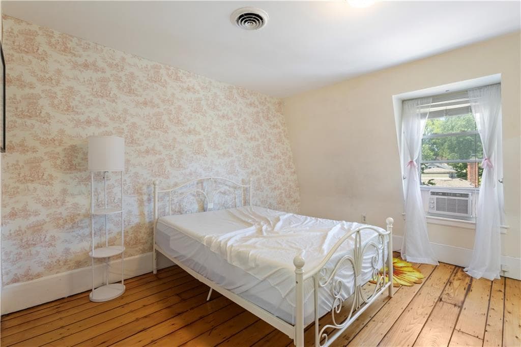 176 Williams Street photo 34