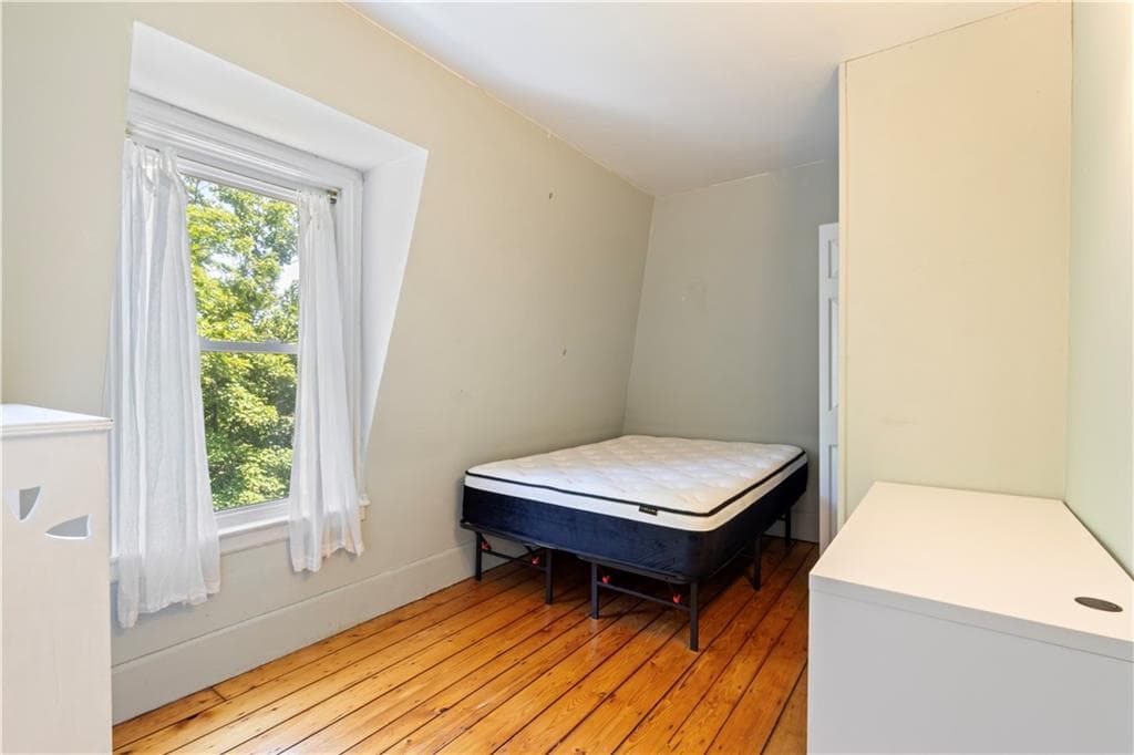 176 Williams Street photo 38