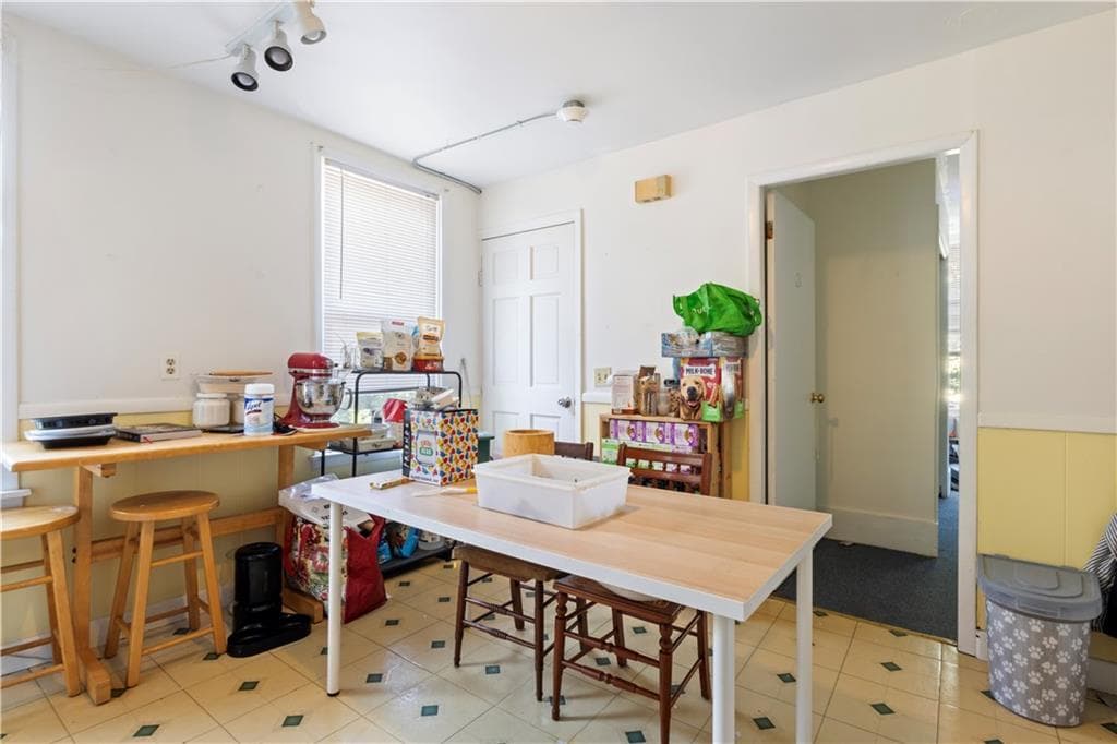 176 Williams Street photo 14